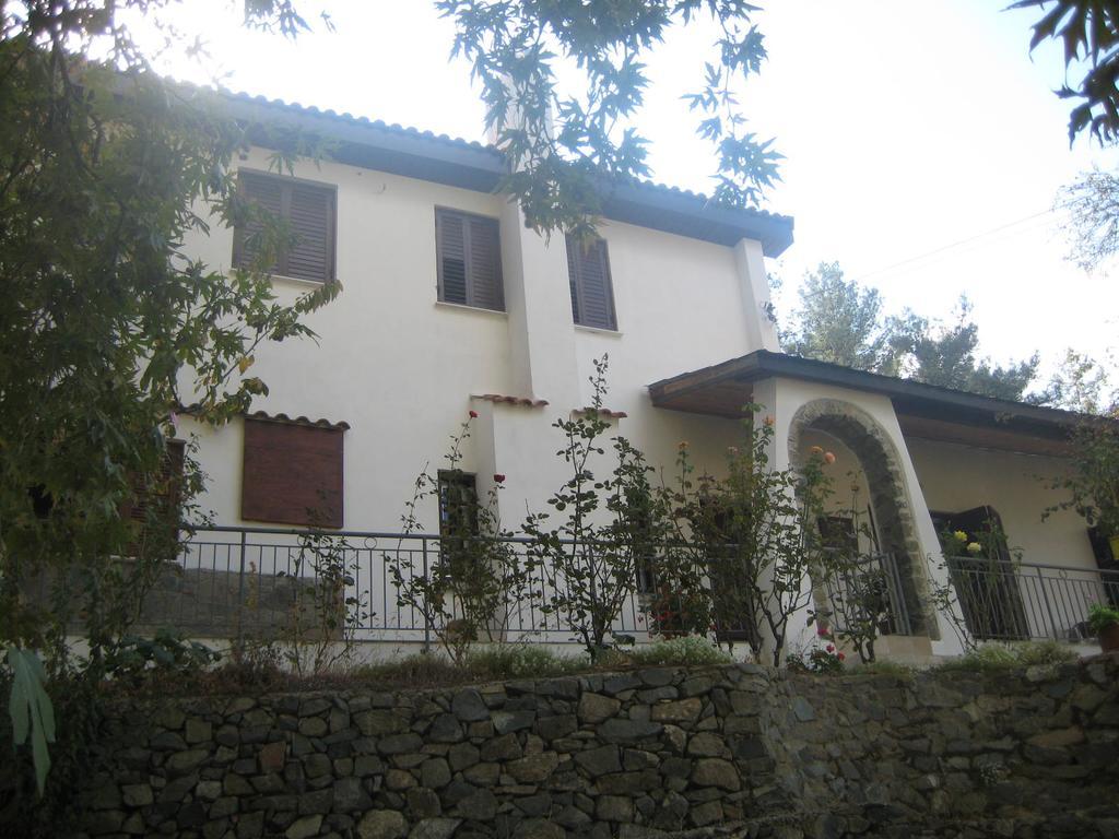 Flora'S House Villa Szpília Kültér fotó